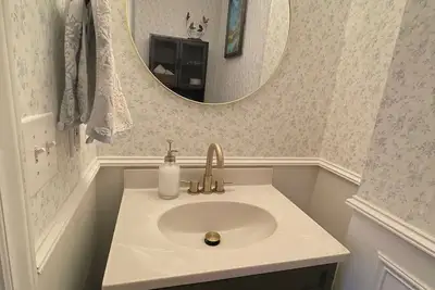 Image de Updated Cozy Gv Townhouse • Walkable • Fenced Yard