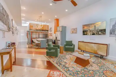 Image de Steps to Everything! Downtown + Secure Parking, Walk to Cruise Ships & Amtrak