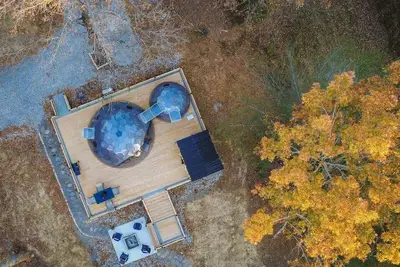 Image de Lake Double Dome w Hot Tub – Space Cowboy Retreat!