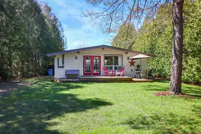 Image de The Cedar Hideaway - Quiet Area, Private Yard close to Downtown and Beach! ☀️🌊⛱️