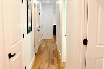 Image de 3-bedroom house in marvelous Newark with cool Ac