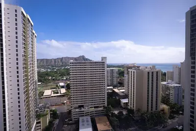 Image de Ocean-View Waikiki Condo – 26th Floor, 2 Queens, Free Parking