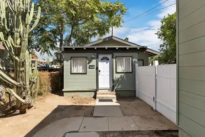 Image de 2br Tiny Home near Mission Inn Festival of Lights