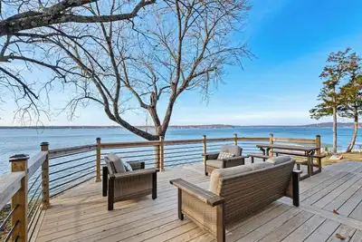 Image de Patriot On the Bluff: Hot Tub>Waterfront>Relax