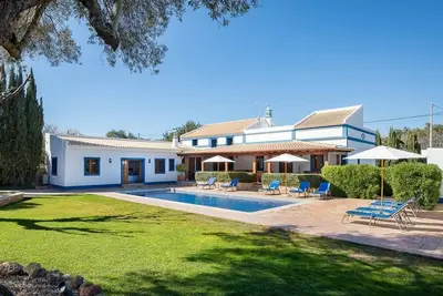 Image de Luxury, country family home in central Algarve with two pools!