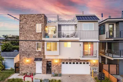 Image de Oceanview Rooftop -  1 Block to Beach, Luxe 3br