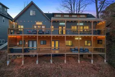 Image de Mountain•Theater•HotTub•GameCave•Sleeps 14