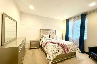 Image de Fully Furnished 4br Home in Quiet Mesa Neighborhood-Cadence Community