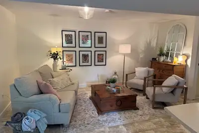 Image de Cute and cozy suite - perfect for short stays!