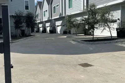 Image de Exclusive Charming 3-bedroom 3. 5 bath townhome w/ Ac and 2 car garage in Houston
