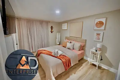 Image de Spacious 3br Home • Sleeps 12 • 10 Mins to Airport