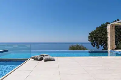 Image de Villa Alkyoni - Villa avec piscine et vue sur la mer, sur l’île de Corfou