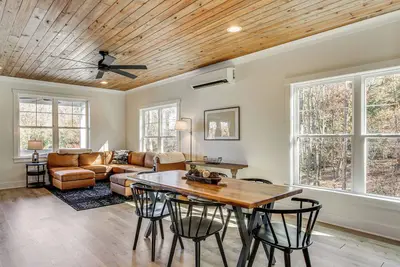 Image de Unplugged Getaway on Lake Secession! Home w/ Dock