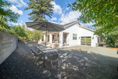 Image de New! Completely Brand New Home, Wineries & Dining