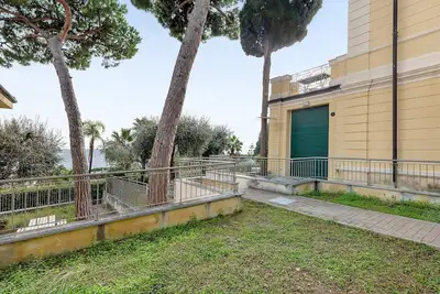 Image de Maison de vacances « Casa Vacanze Cavalca L'Onda » avec vue mer, jardin privé et climatisation