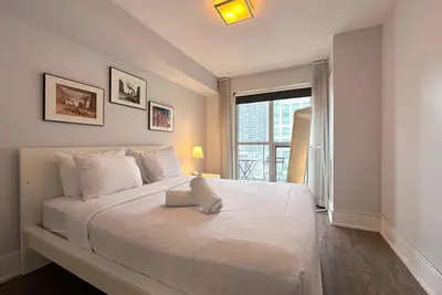 Image de RivetStays | The Atmos Premier Suite – 1 Bedroom + Den Condo