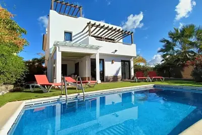 Image de Villa de vacances « Laurisilva Spacieuse » avec vue sur mer, Wi-Fi et climatisation