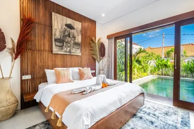 Image de Walk to Finns beach club & Berawa Beach from this stylish retreat with private pool