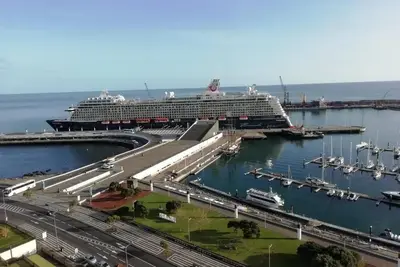 Image de Apartment in the city center with spectacular views and easy access.