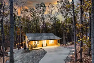 Image de New Log Cabin w Hot Tub, Cold Plunge, Game room
