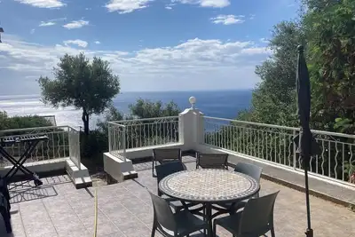 Image de Nouveau T3 dans Villa Vue Mer et grande terrasse privée et jardin 3km de Bastia