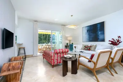 Image de Bright & Exclusive 3bd apartment Estepona. El Presidente