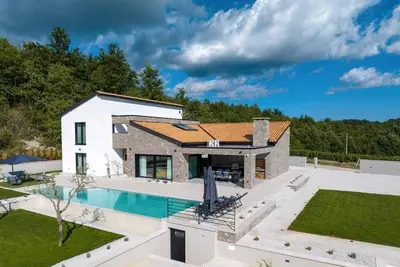 Image de Villa Angelina – villa de luxe avec piscine a débordement et salle multimédia