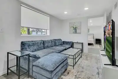 Image de Stylish Private Getaway Near Downtown & Casino!