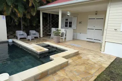 Image de Petite maison contemporaine, idéale pour les familles