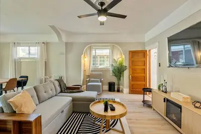 Private HotTub, GameRoom and Fenced Backyard!