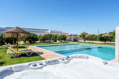 Image de Private villa with swimming pool, jacuzzi and private parking.