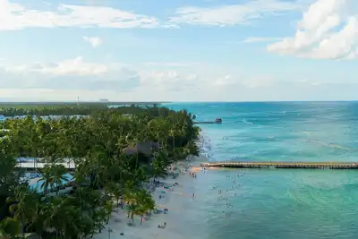 Image de Plage privée | Terrasse et piscine • Wi-Fi rapide