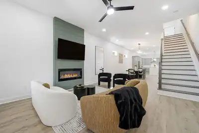 Image de Luxury 3-Story Oasis in the Heart of Atlanta.