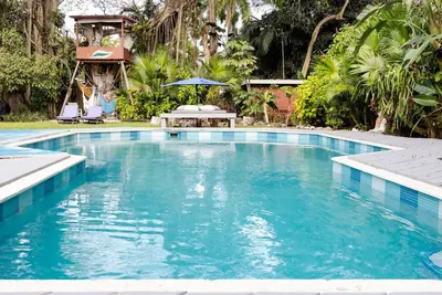 Image de Château L’Amour Tropical Oasis + Private Treehouse