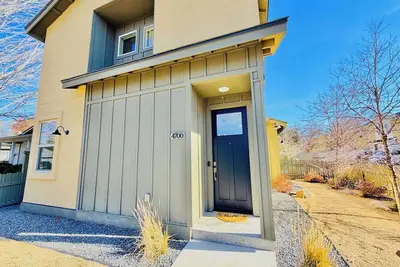 Image de Modern Stylish 4br Retreat|Sleeps 12