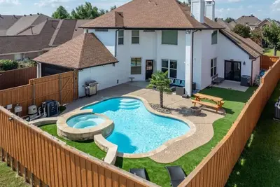 Image de Luxurious | Pool Oasis | Ps5 | 5br 4 Ba | Aquarium