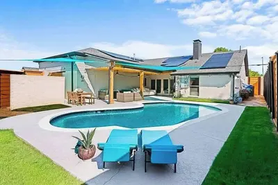 Image de Pool Oasis w/5 Br 4 Bath Air Hockey Pool PingPong