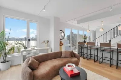 3bd/3bath Penthouse with balcony