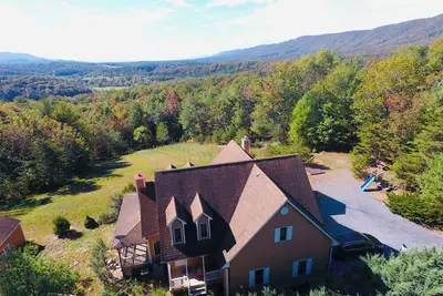 Image de Riverfalls Vista & Vines: 90 minutes to Dc, mountain View, Starlink, Game Room