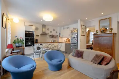 Image de Elegant 2 Bd w/Ac – Golden Triangle Location