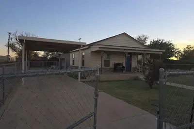 Image de Comfy Casita with Character