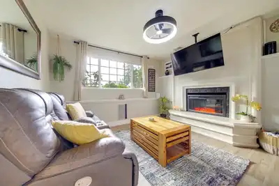 Image de 'The Salty Hawk Hideaway' - Chic Washington Adu