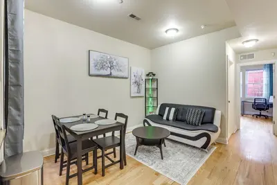 Image de Walkable Philly Rowhouse Near Public Transit!