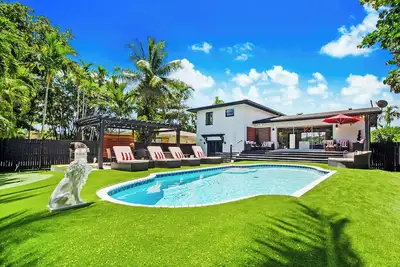 Image de Villa Lago Lux 6br Waterfront Oasis w/ Heated Pool