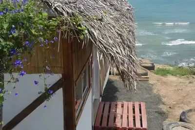 Image de Cozy oceanfront house in Santa Marianita