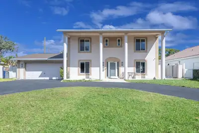 Image de Long Stay-5 Br/3 Ba House- 4 Min to Beach with 45ft pool