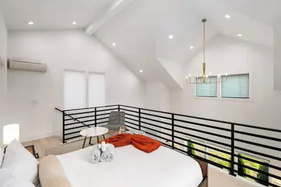 Image de Chic Parkside Escape • 2br • A/C • Free Parking