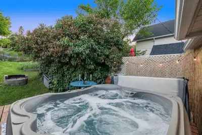 Image de 3 Bedroom Home Near Saddledome w/ large yard