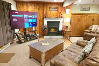 Image de Walk to Lifts - Hot Tubs&Pub - Sleeps 4 - SuperHost/Guest Favorite Now on Vrbo!