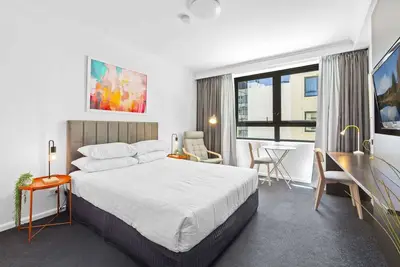 Image de Modern Studio in Parramatta | Pool, Ac, Workspace